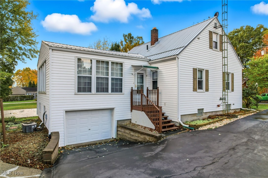 Salem, Ohio 44460, United States, 3 Bedrooms Bedrooms, ,5 BathroomsBathrooms,Residential,Active,232716