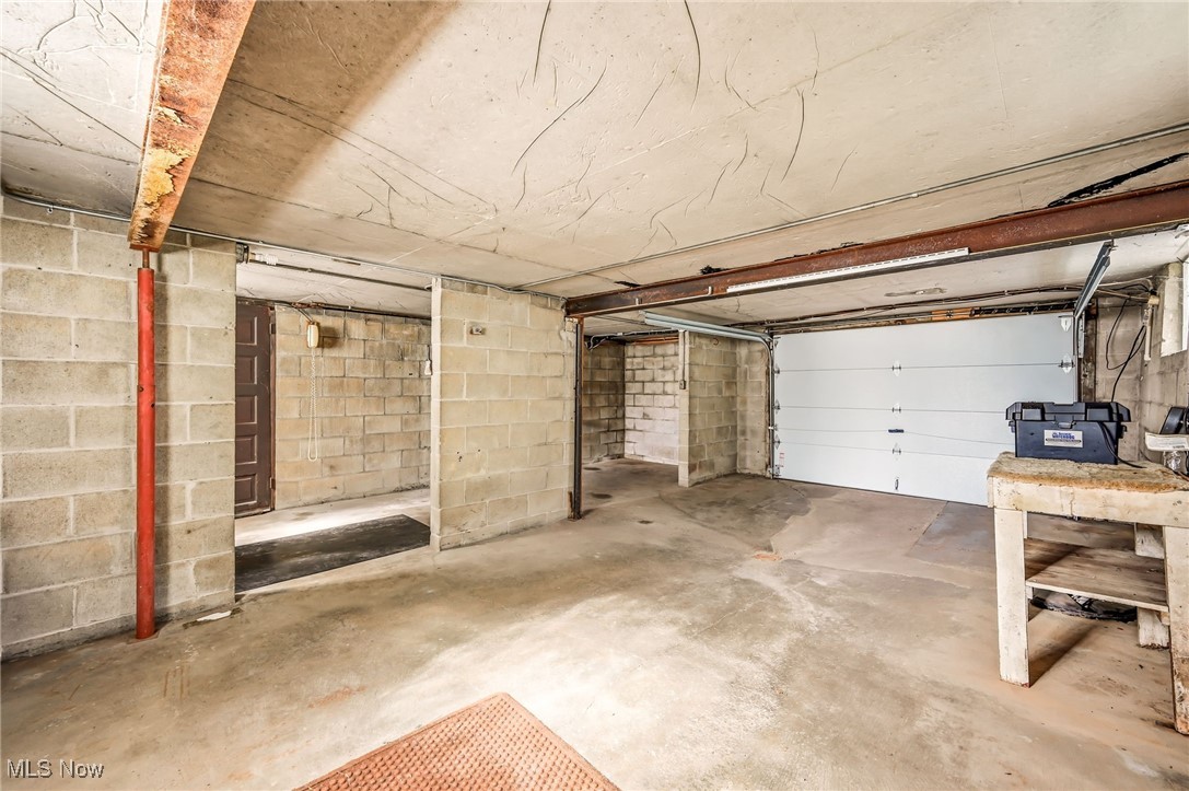 Salem, Ohio 44460, United States, 3 Bedrooms Bedrooms, ,5 BathroomsBathrooms,Residential,Active,232716