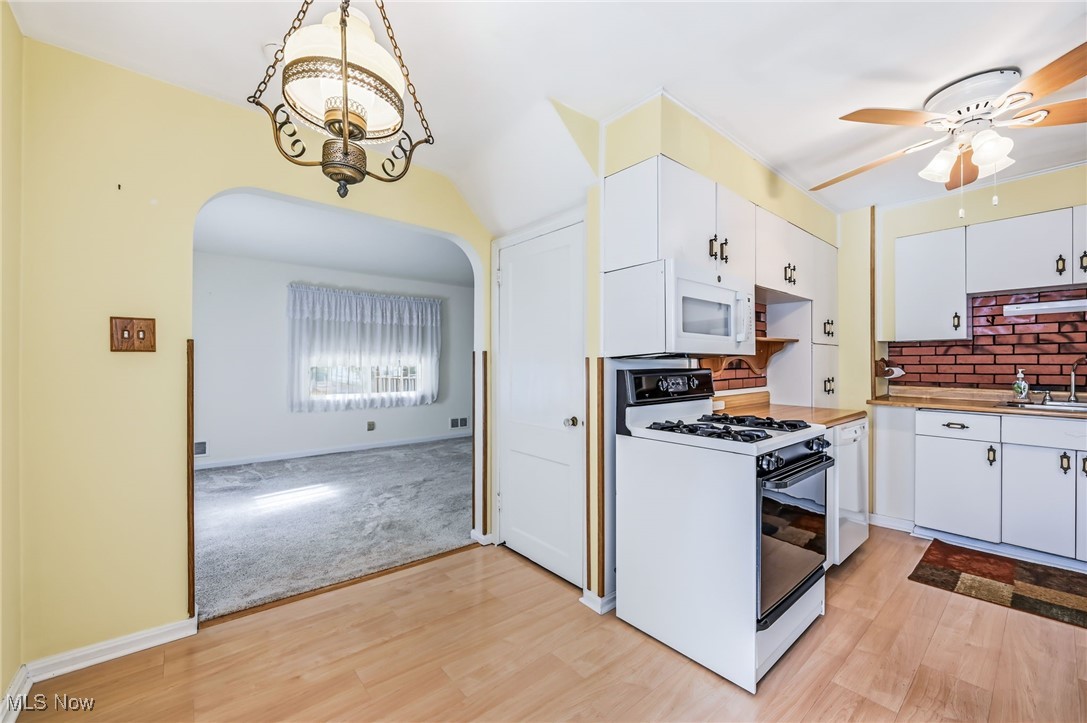 Salem, Ohio 44460, United States, 3 Bedrooms Bedrooms, ,5 BathroomsBathrooms,Residential,Active,232716