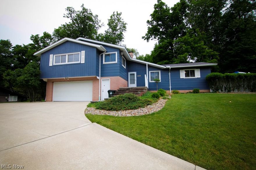 Very clean and well maintained split level. Newer roof and furnace. Basement foundation rebuilt and water proofed -2018. 2 fireplaces, 3 full remodeled bathrooms, Nature Stone garage floor.  Invisible dog fence, security system. Oakridge community pool membership is optional.
Family membership is $325. and single is $225 plus tax.