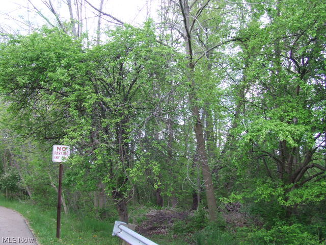 Akron - Land