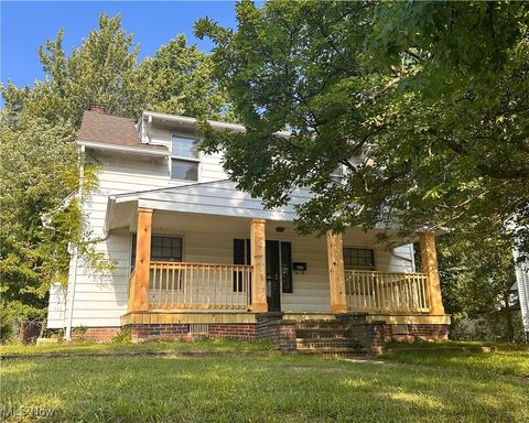 Homes For Sale - 1468 Parkhill Road<br/> Cleveland Heights, OH 44121