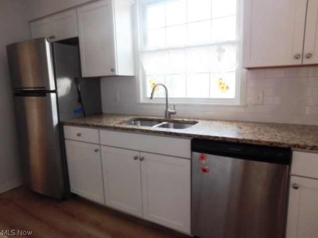 Main image without alt text