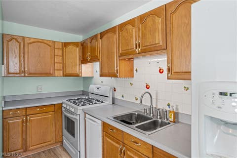 Tiny photo for 654 Wesley Drive, Berea, OH 44017 (MLS # 5232641)