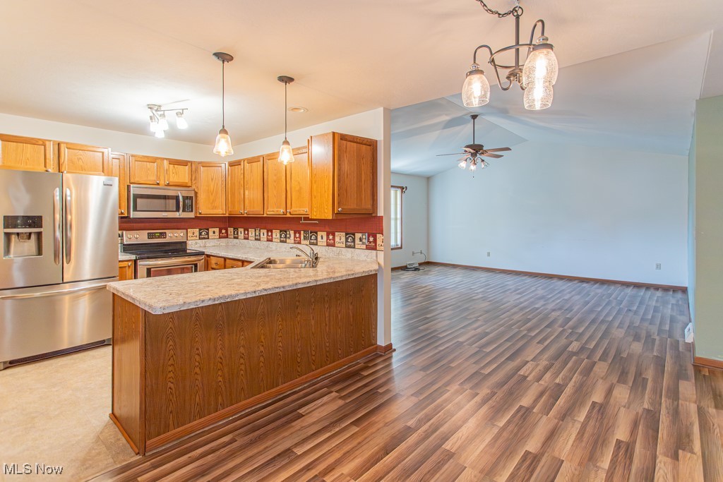 Roberto Place Condo - Residential