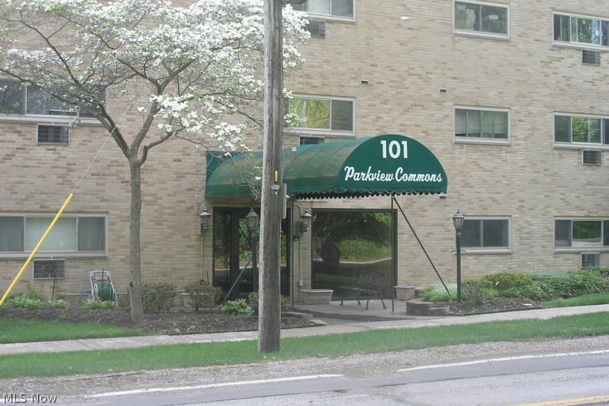 Great location! Located in the heart of Berea City, near the Metro-Parks! Close to shopping, transportation and major highways. Also it is close to Baldwin Wallace College, Library, Pool, Grocery, Bank, Bakery and Coffee shops! Well maintained building! Unit has been freshly painted, new windows, new carpet and new kitchen cabinets. Ready to move in!