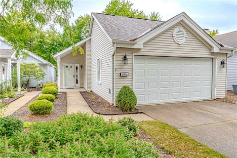 Homes For Sale - 18316 Sherbrooke Oval<br/> Strongsville, OH 44136