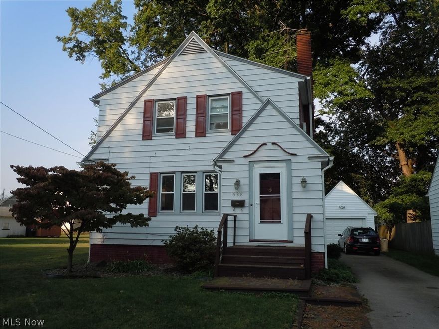 Great starter home with 2 bedrooms and 1 full, updated bath. Beautiful hardwood floors throughout. New blinds throughout. Kitchen w/ceramic flooring, refinished cabinetry,  appliances & new countertop & back splash. Living room w/decorative fireplace opens to formal dining room. Detached, deep single car garage.