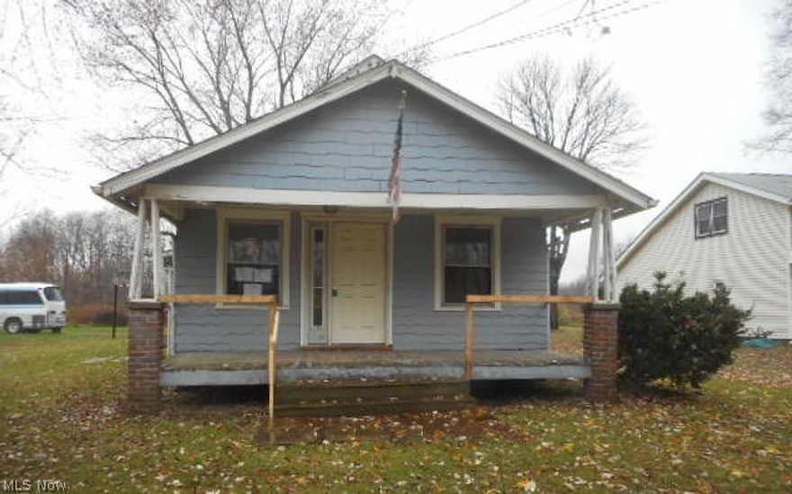 this could be a storybook home but needs updates... perfect for downsizing or starter, or even rental unit. HUD case # 412-505963. Hud homes sold AS IS only. Bids open for owner occupant, non profits and government agencies only until 11/29/2015 11:59:59 PM  CT