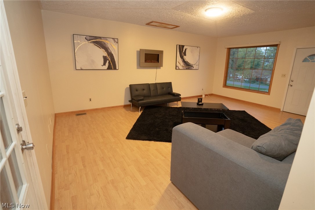 4026 Lake Vista Road, Akron, Ohio image 16