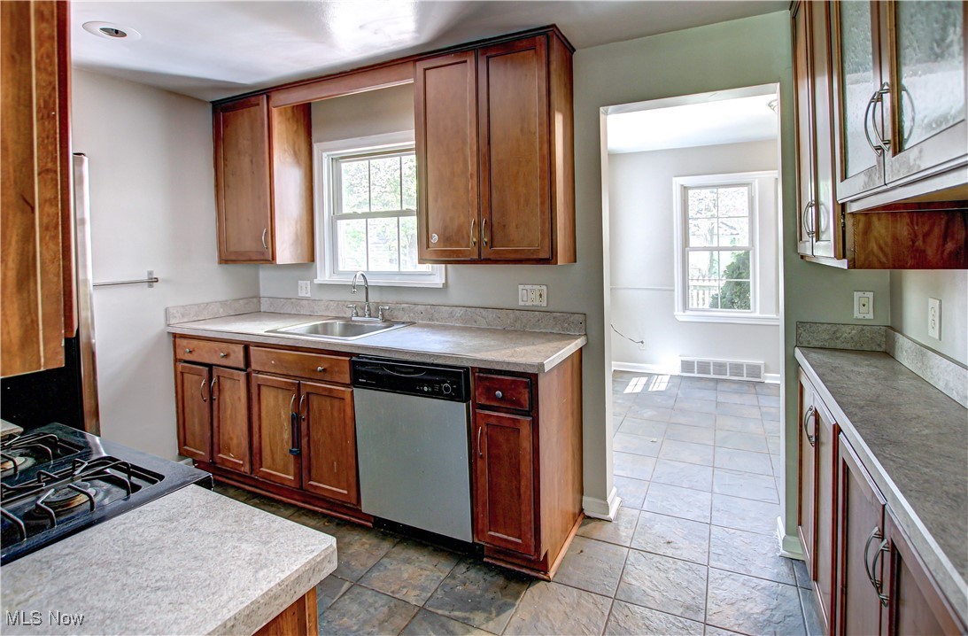 Cleveland Heights, Ohio 44118, United States, 4 Bedrooms Bedrooms, ,2 BathroomsBathrooms,Residential,Active,132623