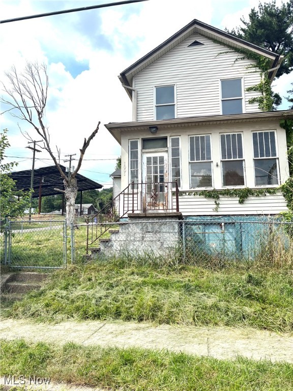 Handyman Special with Bonus Income!!! 3-Bedroom Home + Garage Apartment
Calling all investors, flippers, or handy buyers! This 3-bedroom, 1-bath home is packed with potential that has already been started just ready for your final touches. Located on a spacious lot, the property includes a detached garage with a 1-bedroom apartment above—currently generating rental income! Whether you’re looking to renovate and flip, build equity as you go, or create your dream home, this is your opportunity to do it on your terms. The garage apartment is a huge bonus—perfect as a rental to offset your mortgage, a guest space, or even a private home office. The current tenant would love to stay, making this an easy transition for a new owner looking for instant cash flow. Bring your tools and your imagination— Sold as-is. Don’t miss this opportunity to build equity and create something special. Schedule your showing today!