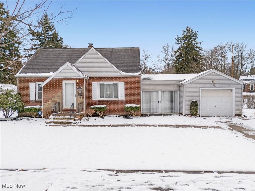 Photo of 210 Davenport Avenue, Akron, OH 44312 (MLS # 5182197)