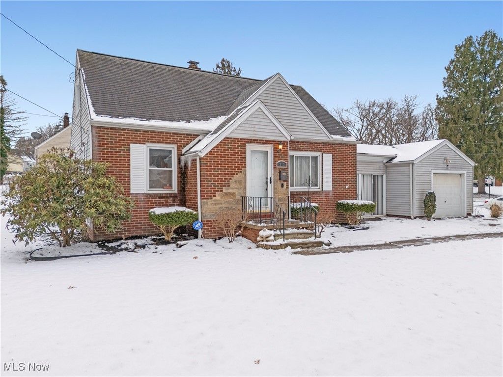 Photo of 210 Davenport Avenue, Akron, OH 44312 (MLS # 5182197)