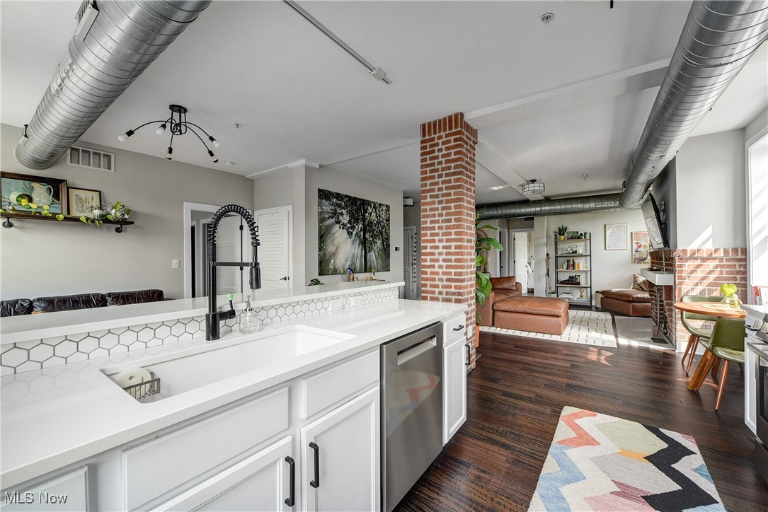 3200 Franklin Boulevard 203
