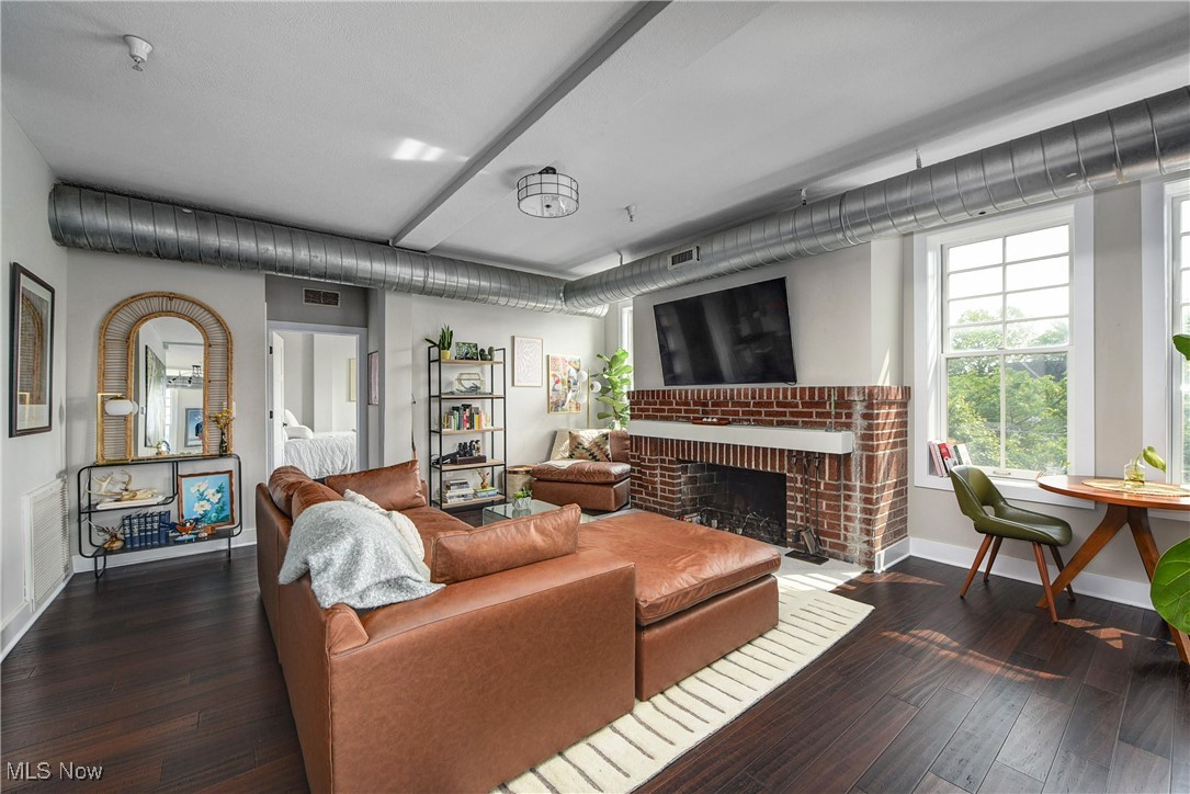 3200 Franklin Boulevard 203