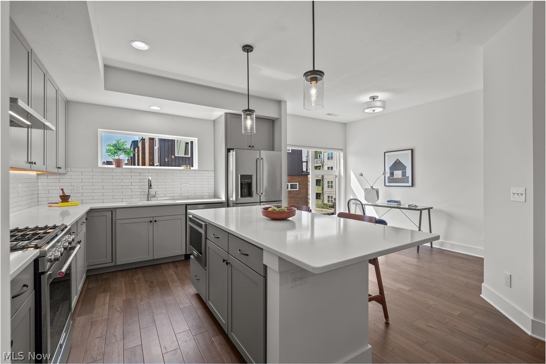 Breakwater Bluffs Lt Twnhms S - Residential