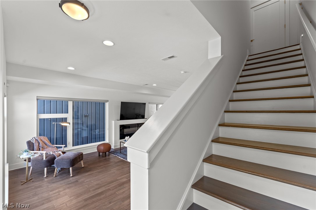 Breakwater Bluffs Lt Twnhms S - Residential