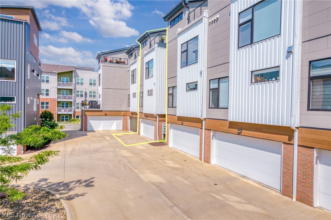 Breakwater Bluffs Lt Twnhms S - Residential