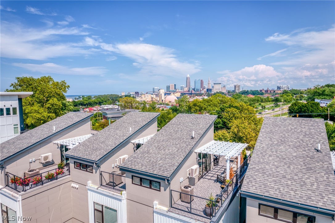 Breakwater Bluffs Lt Twnhms S - Residential