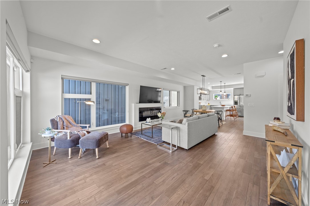 Breakwater Bluffs Lt Twnhms S - Residential