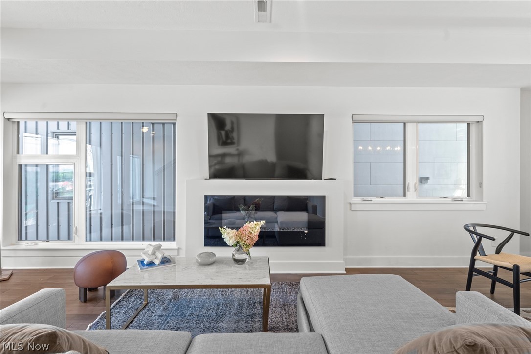 Breakwater Bluffs Lt Twnhms S - Residential