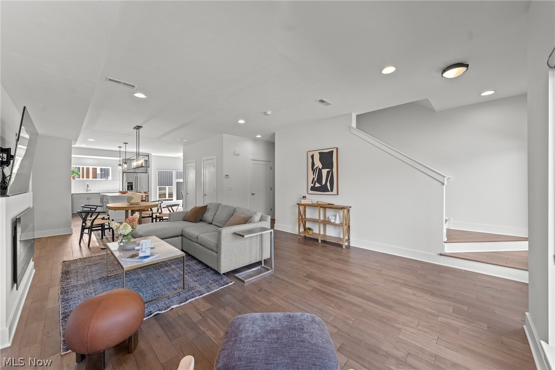 Breakwater Bluffs Lt Twnhms S - Residential