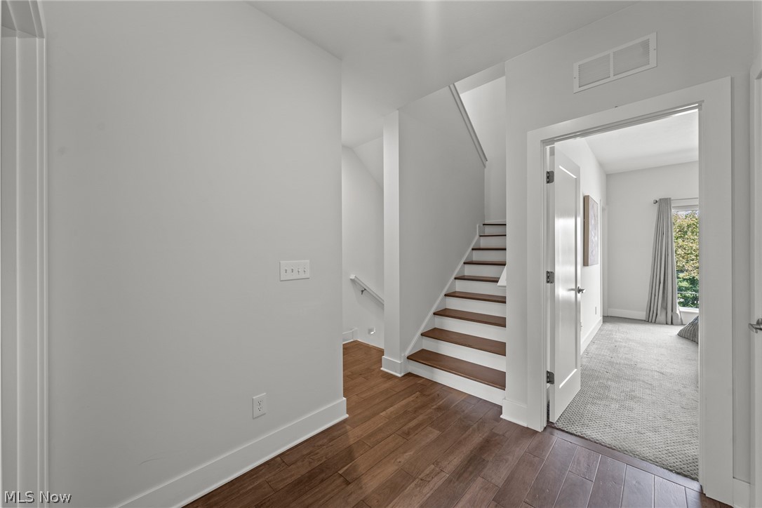 Breakwater Bluffs Lt Twnhms S - Residential