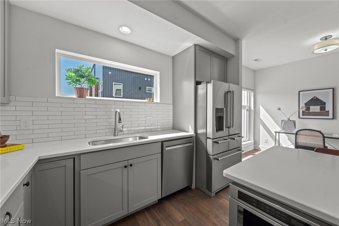 Breakwater Bluffs Lt Twnhms S - Residential