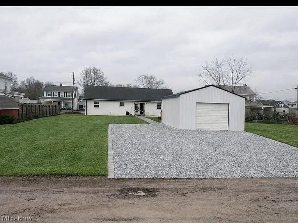 Photo of 165 W 3rd Street, Frazeysburg, OH 43822 (MLS # 5189853)