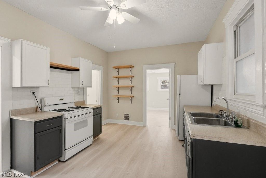 Photo of 1714 Castle Avenue, Cleveland, OH 44113 (MLS # 5197351)