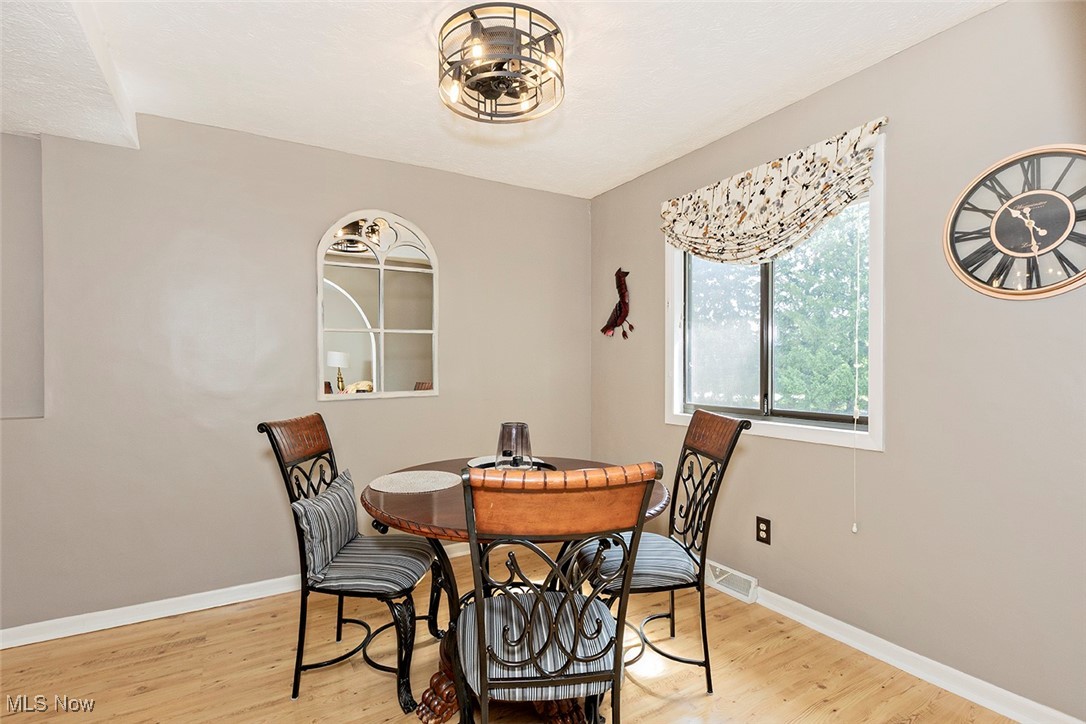 Painesville, Ohio 44077, United States, 3 Bedrooms Bedrooms, ,3 BathroomsBathrooms,Residential,Active,160984