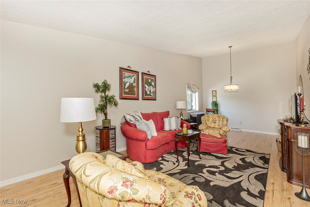 Painesville, Ohio 44077, United States, 3 Bedrooms Bedrooms, ,3 BathroomsBathrooms,Residential,Active,160984