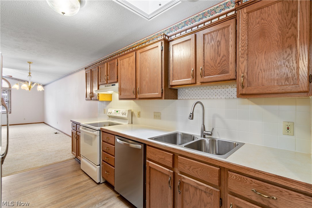 Hartville Country Commons Condo - Residential