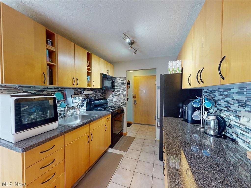 1390 Golden Gate Boulevard E204