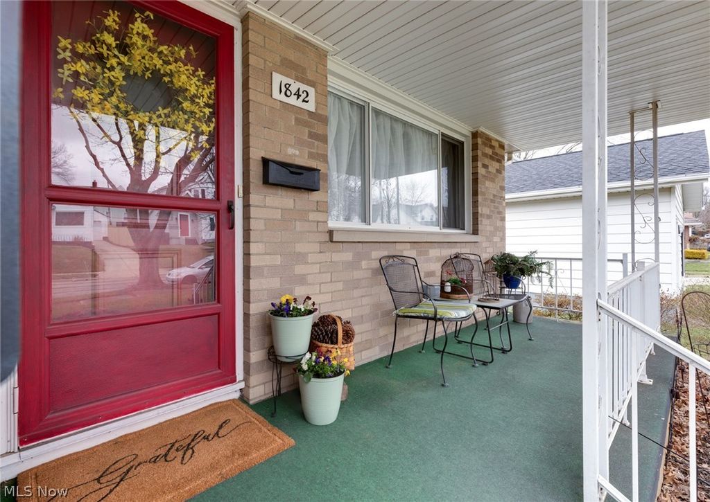 Photo of 1842 Thornapple Avenue, Akron, OH 44301 (MLS # 5195771)