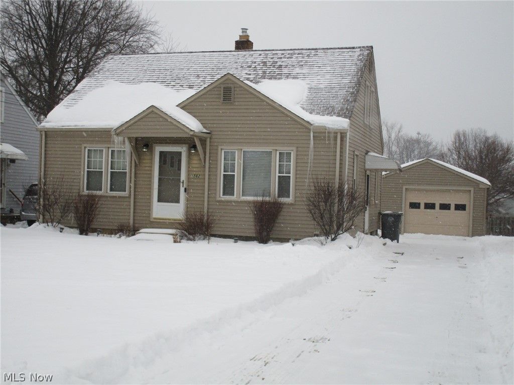 Photo of 1562 Medford Avenue, Youngstown, OH 44514 (MLS # 5184639)
