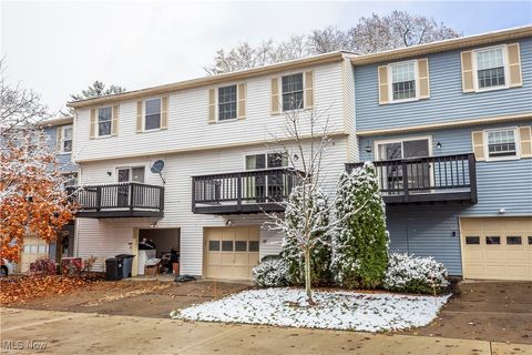 Condo For Sale - 147 Quaker Ridge Drive<br/> Summit County, Akron, OH 44313