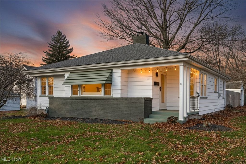 Photo of 122 W Friend Street, Columbiana, OH 44408 (MLS # 5175102)