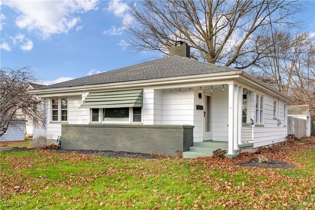 Photo of 122 W Friend Street, Columbiana, OH 44408 (MLS # 5175102)