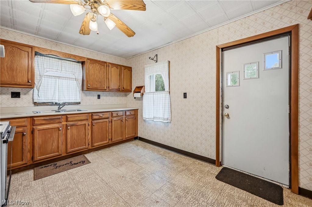 Photo of 3961 S Main Street, Hubbard, OH 44425 (MLS # 5206406)