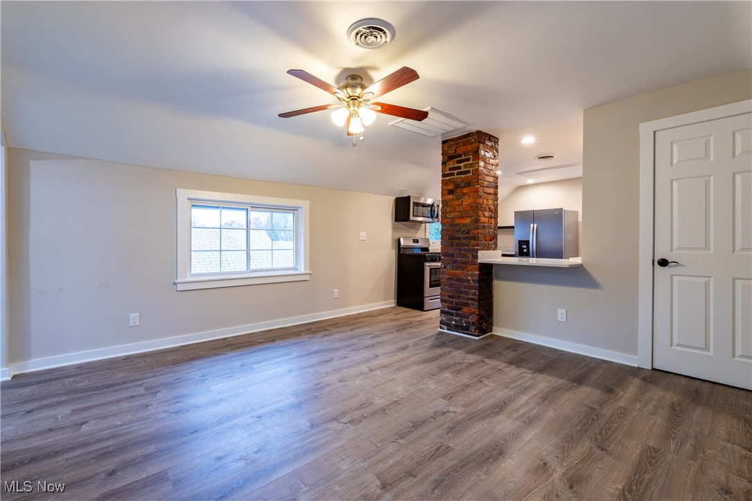 H R Hadlows - Residential Lease