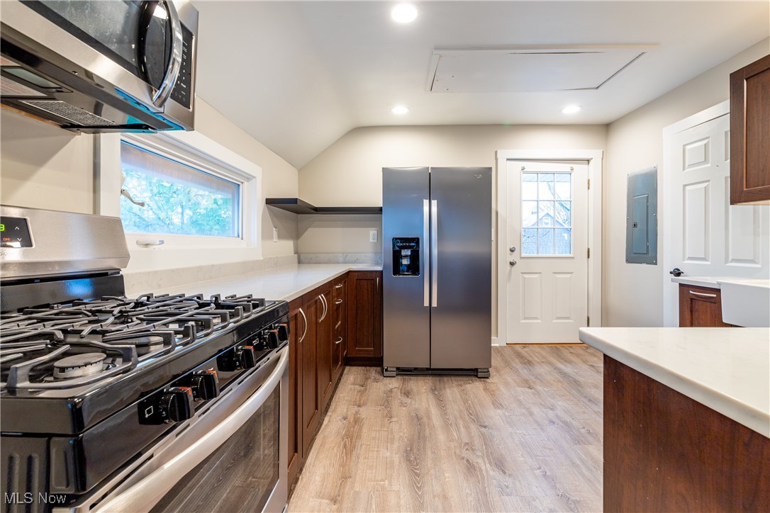 H R Hadlows - Residential Lease