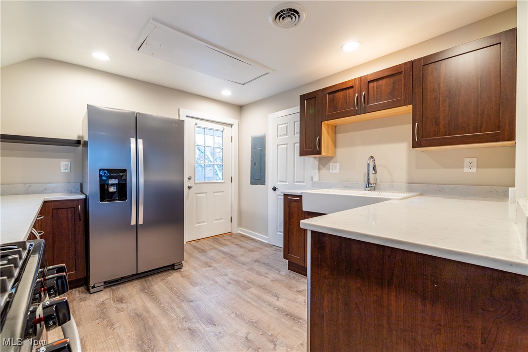 H R Hadlows - Residential Lease