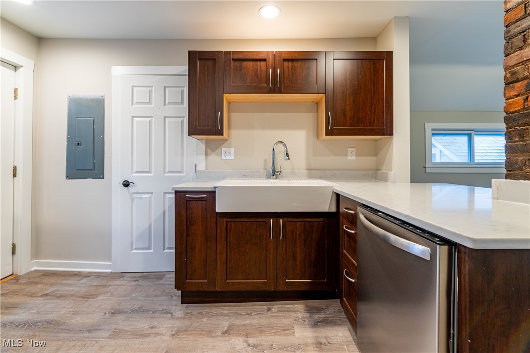 H R Hadlows - Residential Lease