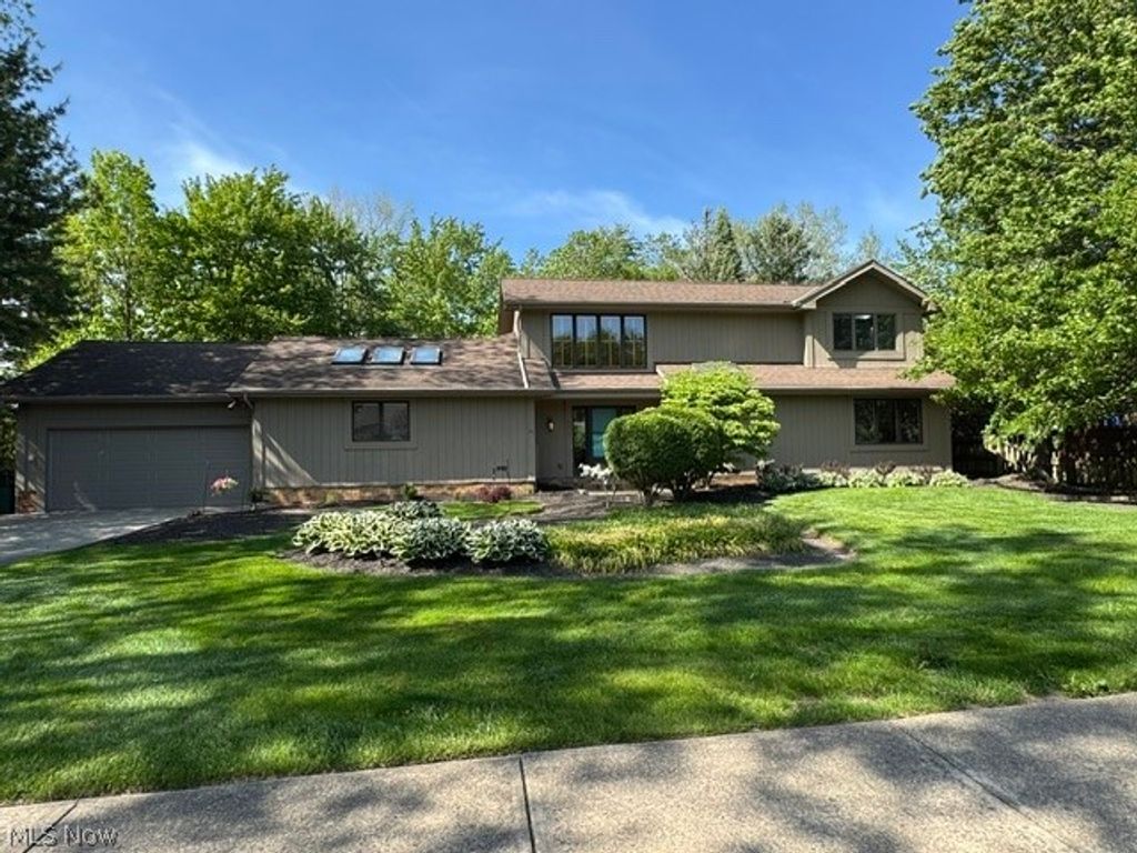 Photo of 6319 Woodhawk Drive, Mayfield Heights, OH 44124 (MLS # 5212966)