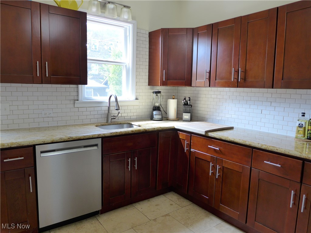 1318 W 111th Street, Cleveland, Ohio image 17