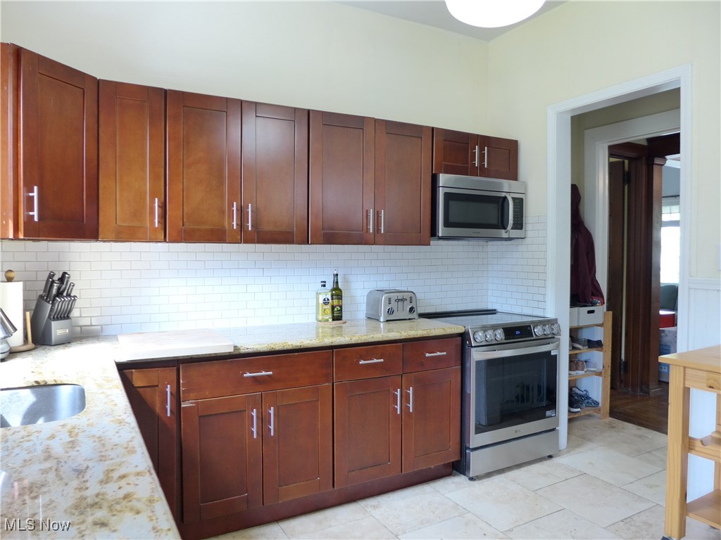 1318 W 111th Street, Cleveland, Ohio image 16