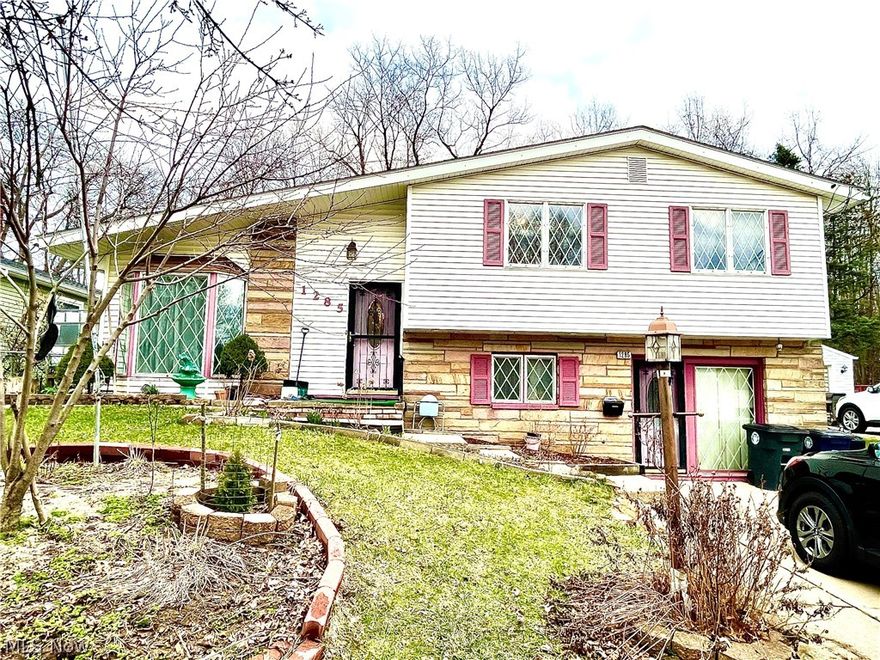 Welcome to 1285 Vane a lovely 3 bedroom 2 full bathroom, with a fully fenced in yard. The roof was renewed in 2020. The flooring in the living room and dining room was replaced in 2017 and the bedrooms flooring was replaced in 2022. The fireplace is there but the owner never used it before and not sure if it is working properly.