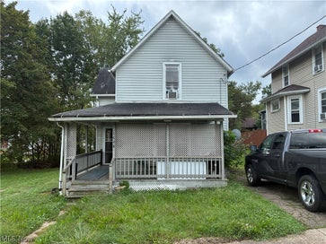 1608 Glendale Place NE Canton OH 44705